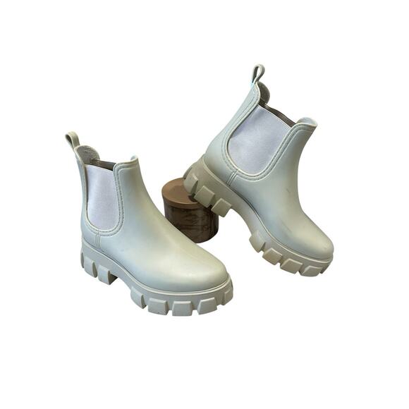 Jeffrey Campbell Shoes - Jeffrey Campbell Cream Lug Sole Chelsea Rain Boots Platform Women’s Size 8